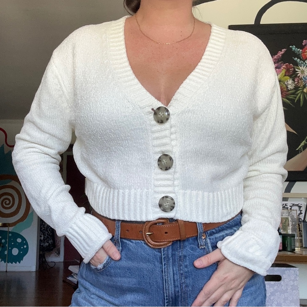Urban Outfitters Cropped White Cardigan. Size M.